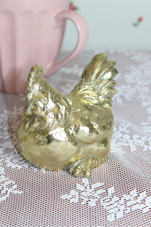 Dekorácia - sliepka v zlatej farbe